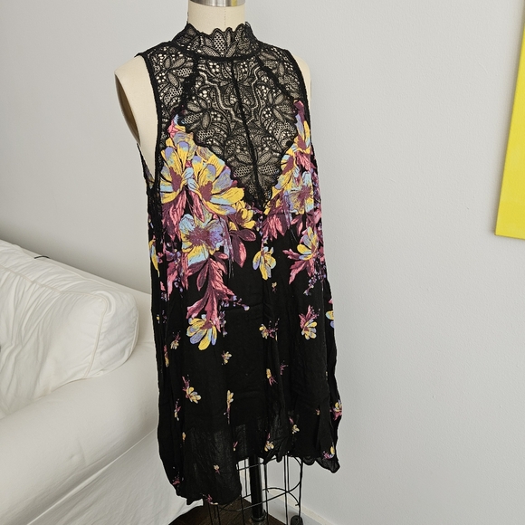 Free People Intimately lace detail dress. MEDIUM - Picture 3 of 9
